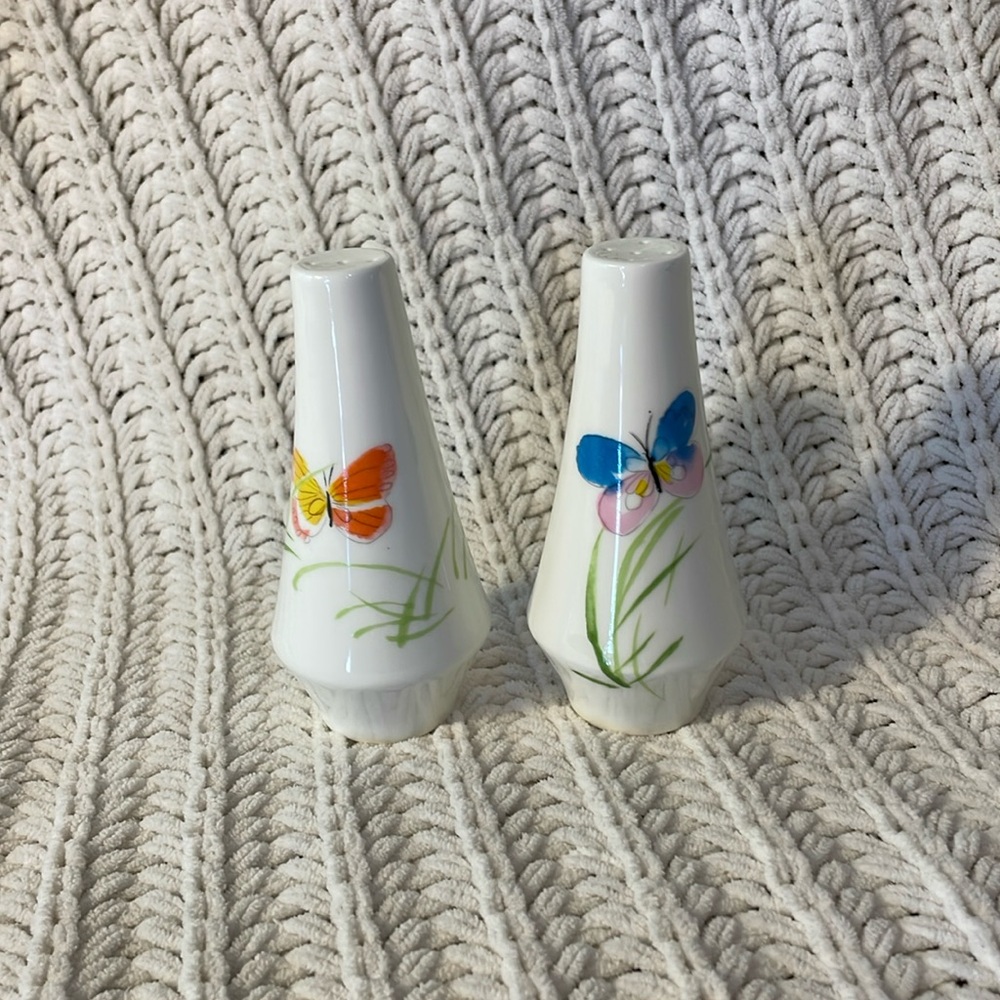 Vintage Mariposa Narumi Japan Butterfly Salt & Pepper Shakers Highly Collectable